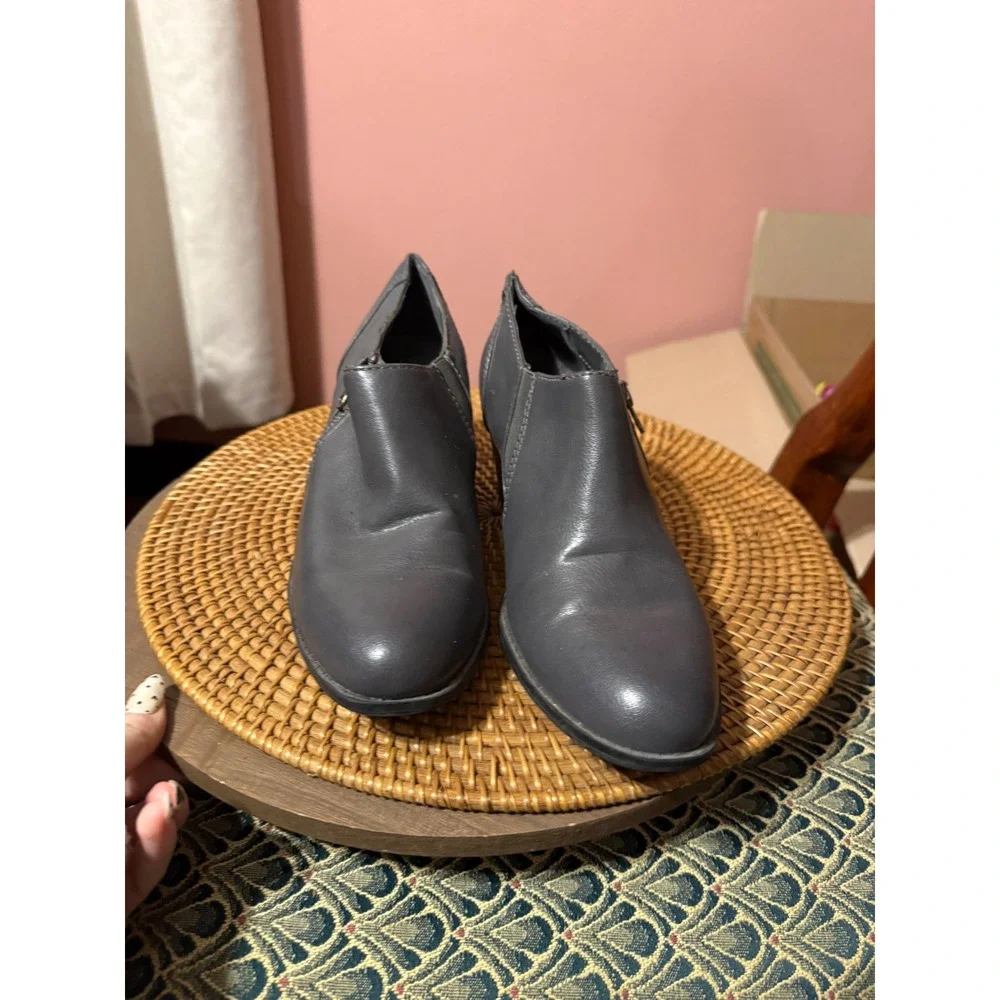 G.H. Bass Tiana Grey Faux Leather Ankle Booties Block Heel Shooties Womens 9M